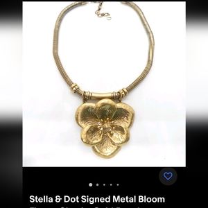 Stella & Dot signed metal bloom flower pendent necklace